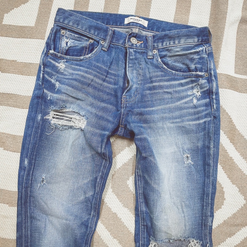 MOUSSY vintage straight leg distressed medium wash 26